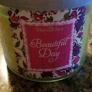 Bath & Body Works White Barn Beautiful Day Candle